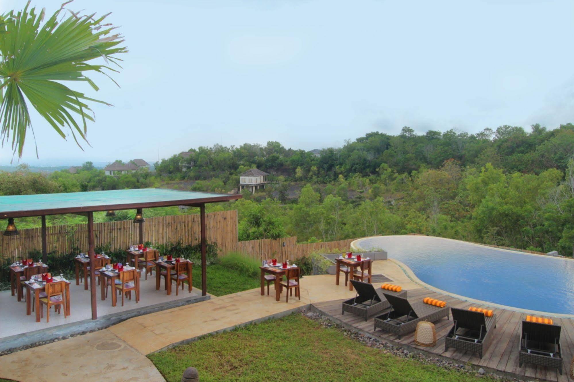 The Kirana Ungasan Jimbaran Exterior foto